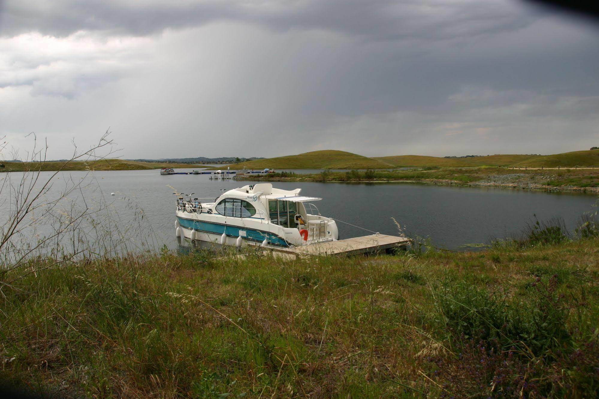 Отель Amieira Marina Портел Экстерьер фото